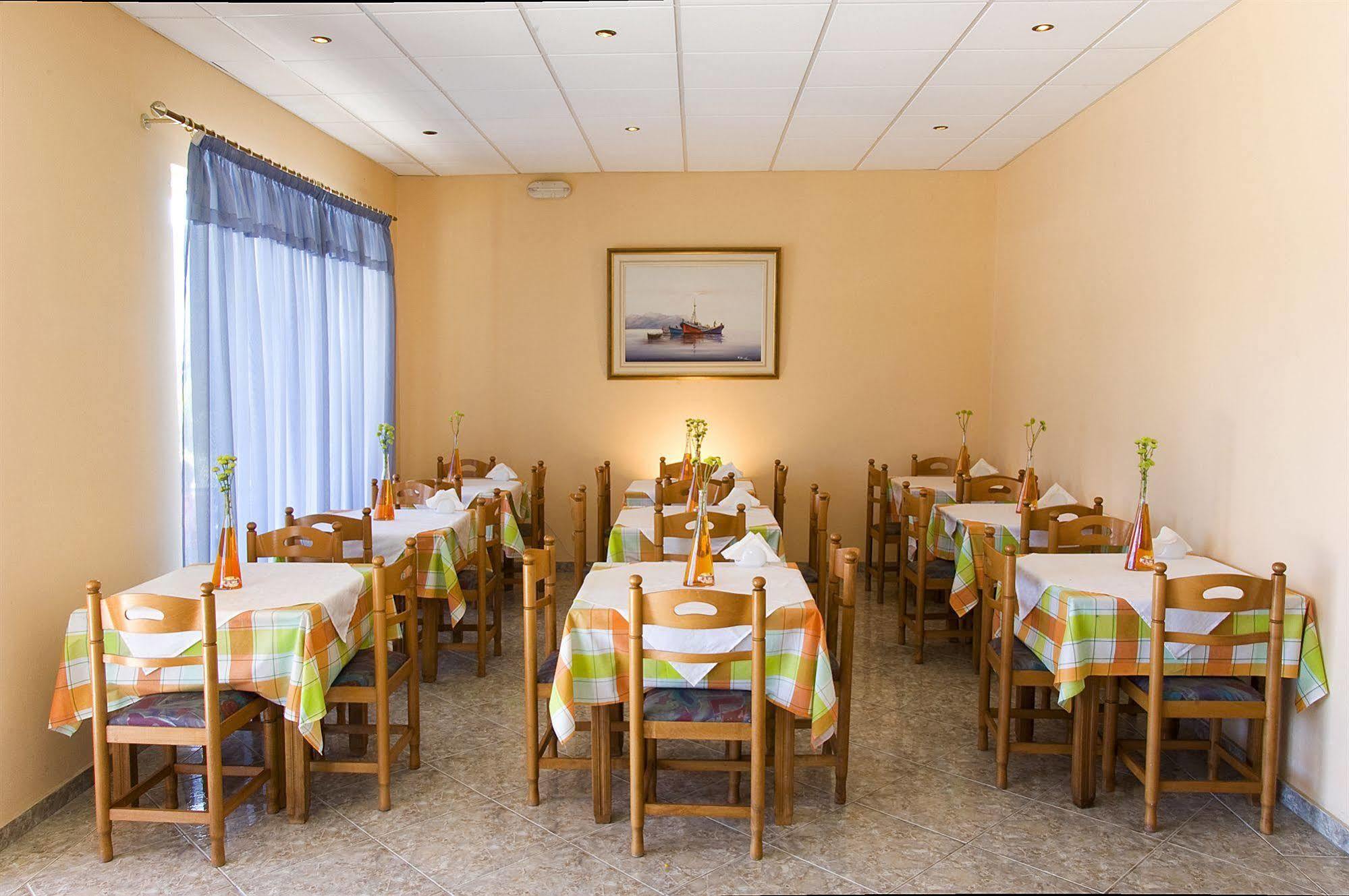 אליקאנאס Hotel Plessas Palace מסעדה תמונה